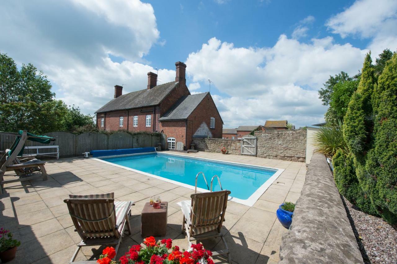 Moreton Hall Farm Bed and Breakfast Newport  Exterior foto